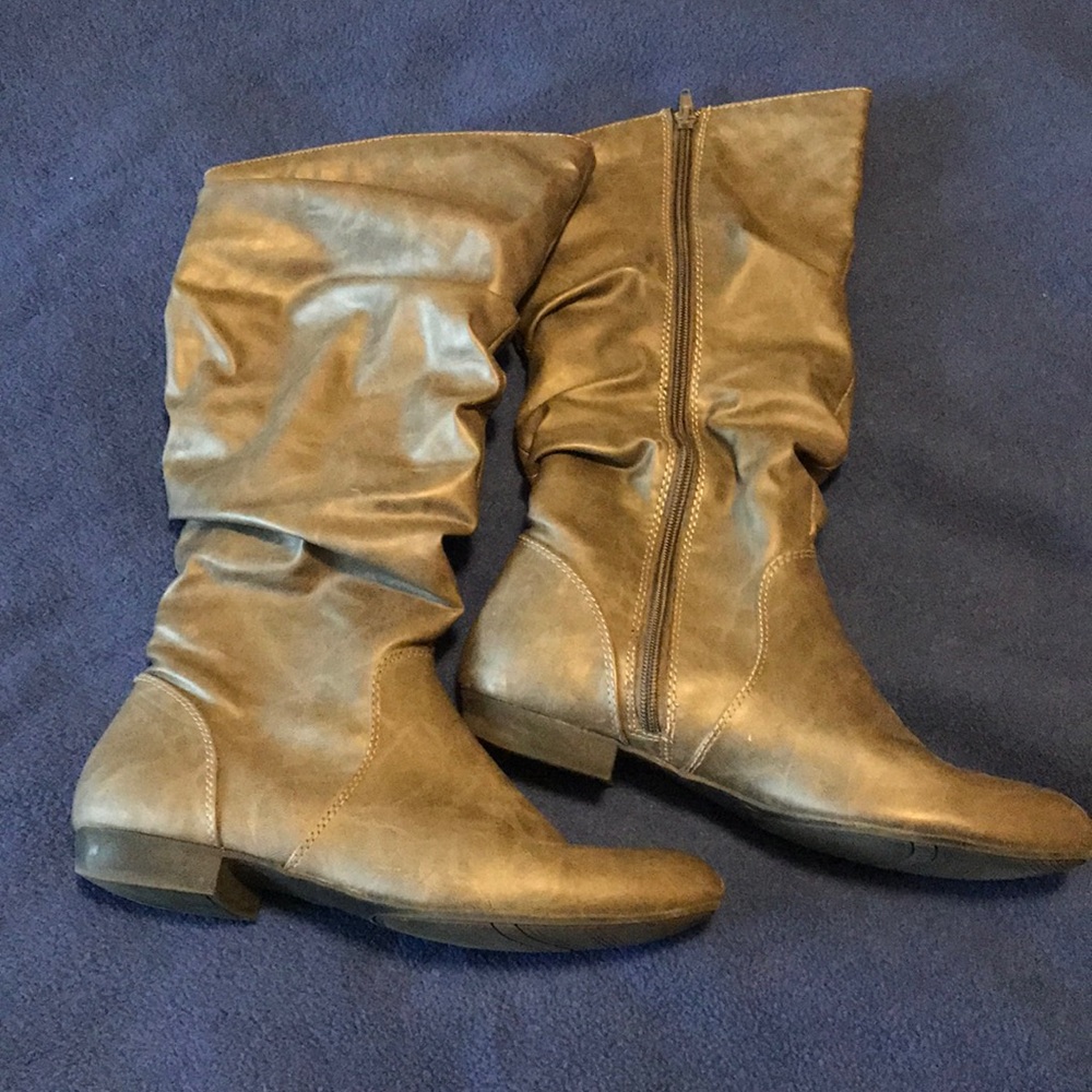 Grey boots